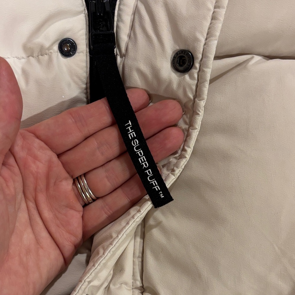 Aritzia The Super Puff Puffer Jacket in Light Cream - Picture 4 of 10